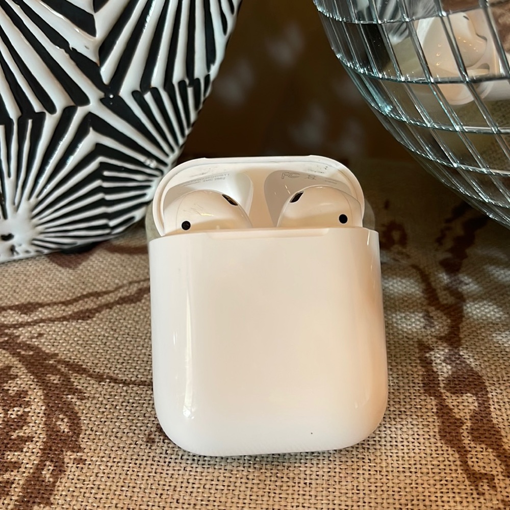 Excellent condition Apple AirPods✨